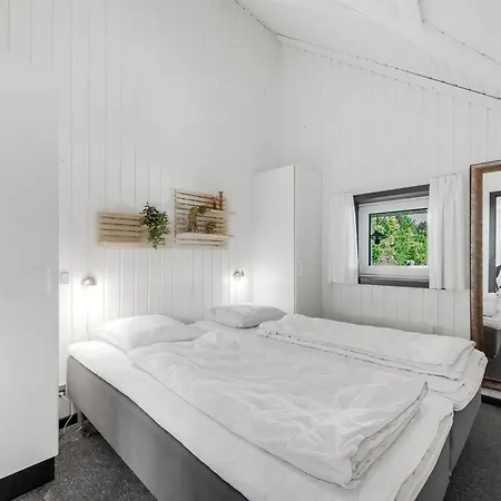 Aage - 1-7km From The Sea By Interhome