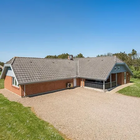 Aage - 1-7km From The Sea By Interhome